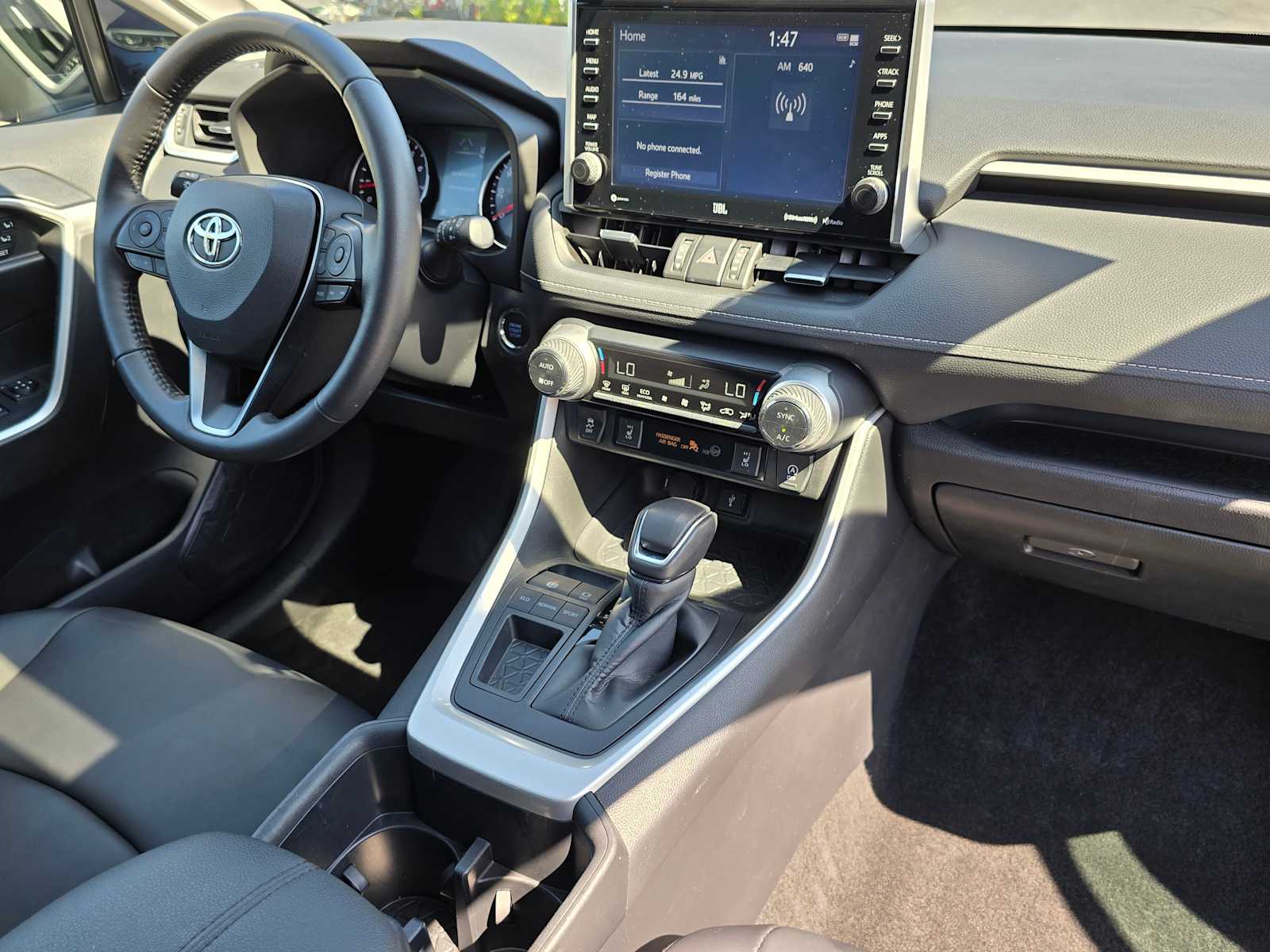 2022 Toyota RAV4 XLE Premium 11