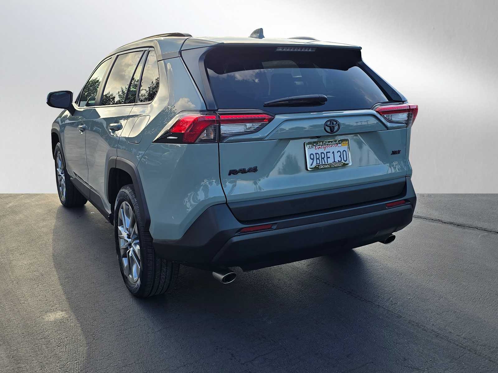 2022 Toyota RAV4 XLE Premium 3