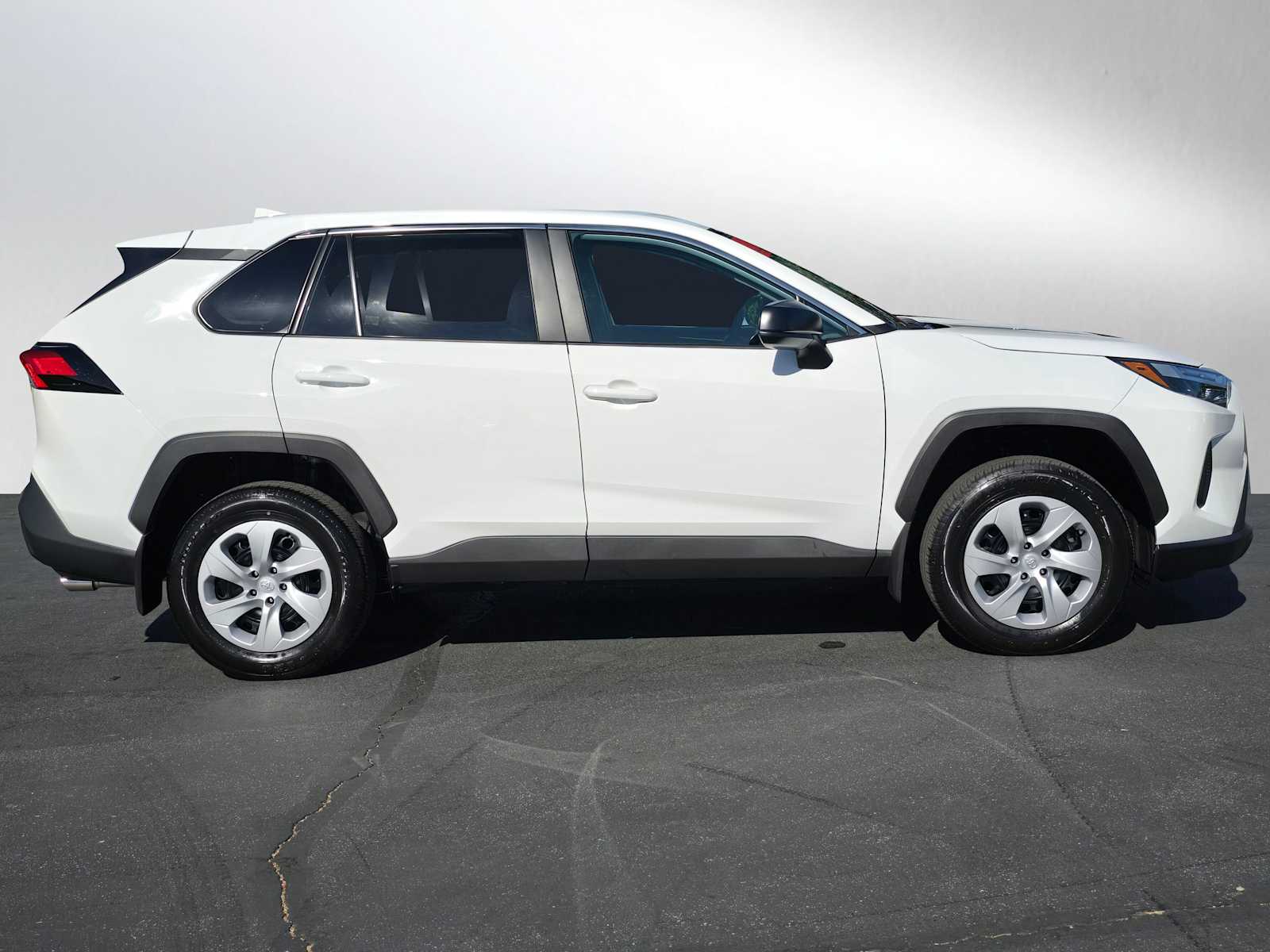 2024 Toyota RAV4 LE 6