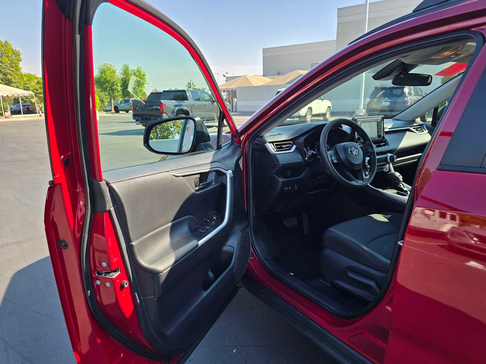 2021 Toyota RAV4 LE 19