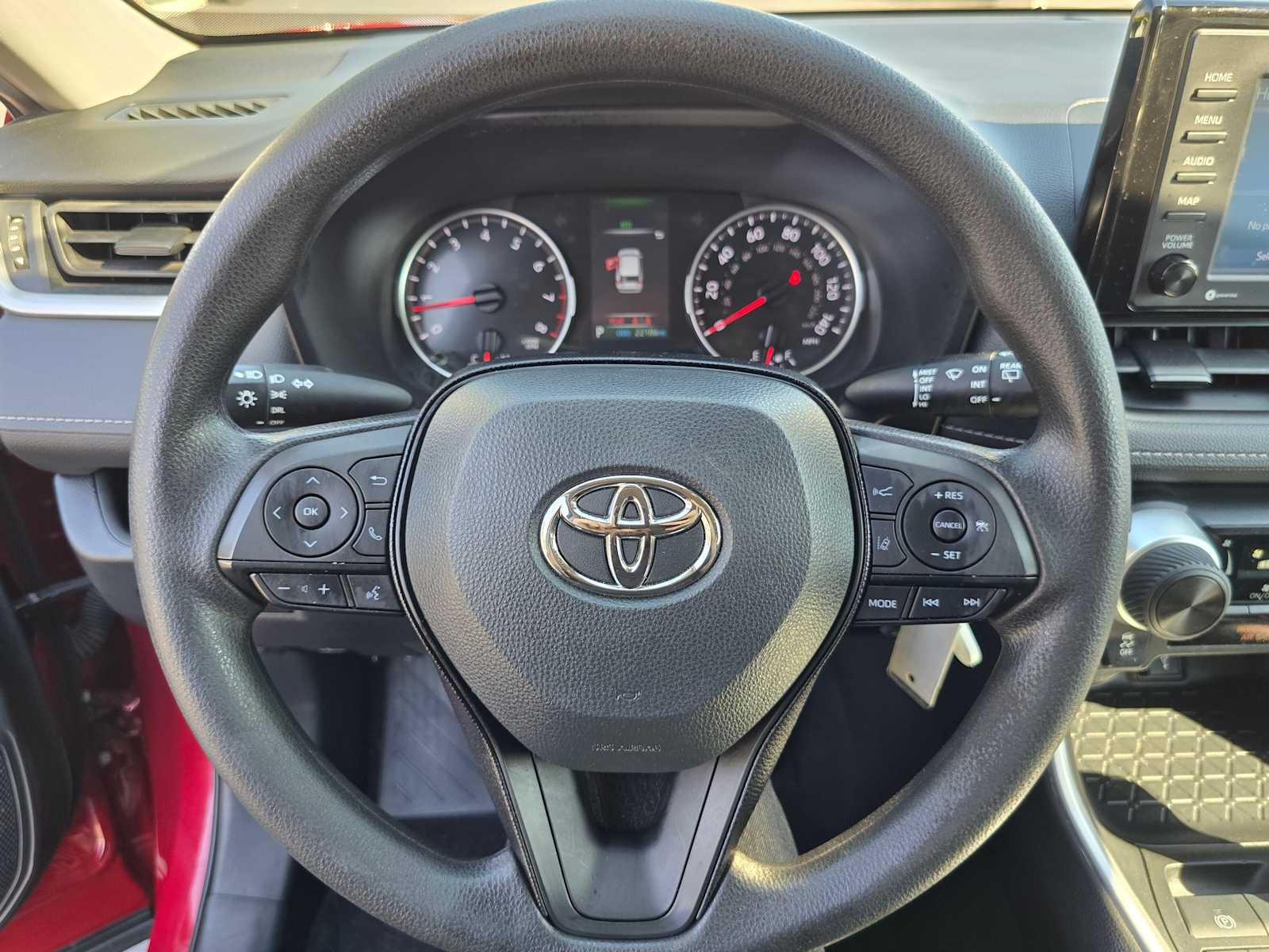 2021 Toyota RAV4 LE 22