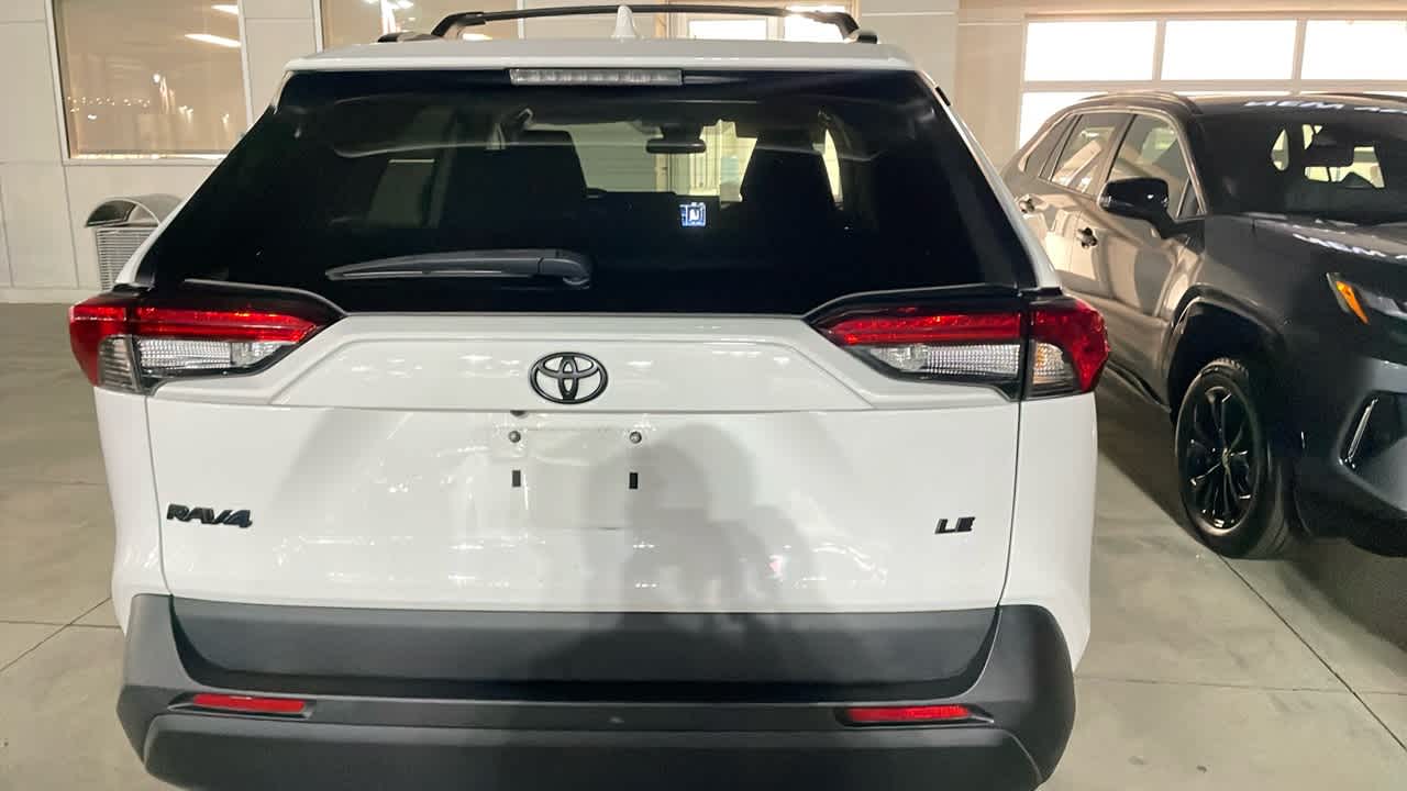 2021 Toyota RAV4 LE 3