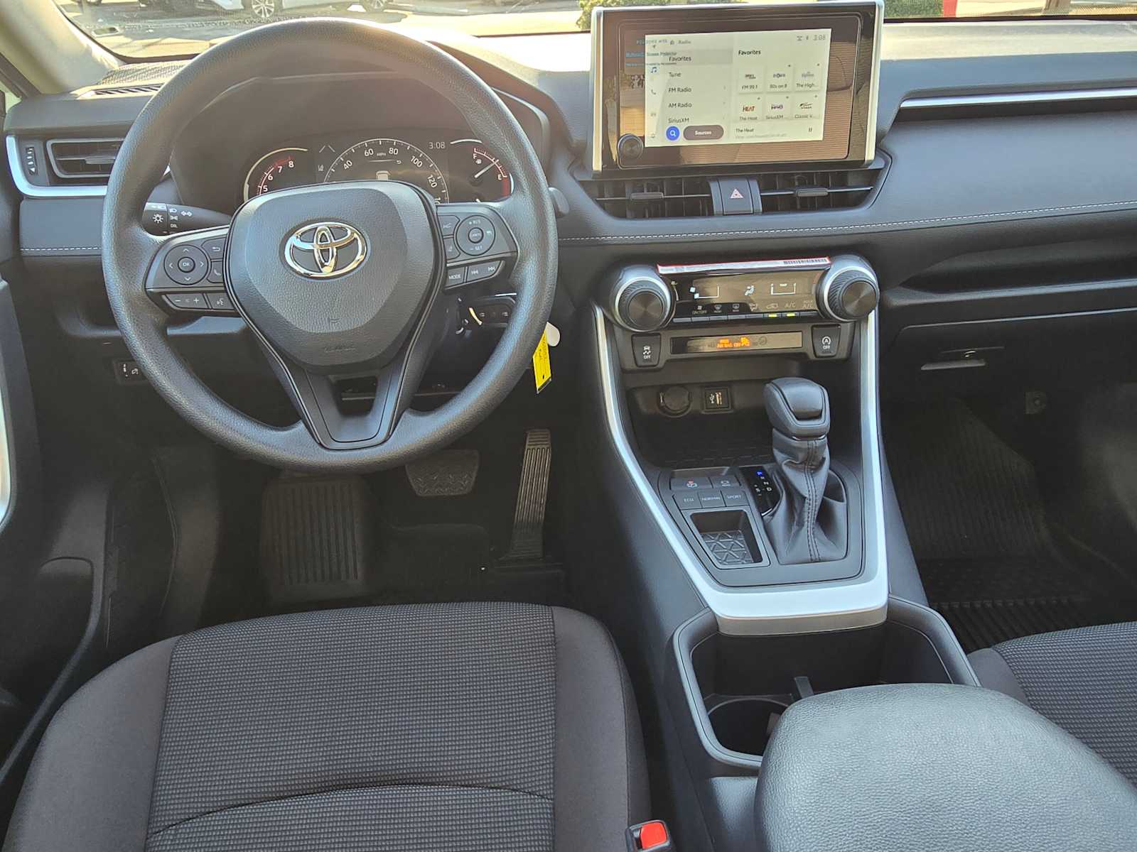 2024 Toyota RAV4 LE 18