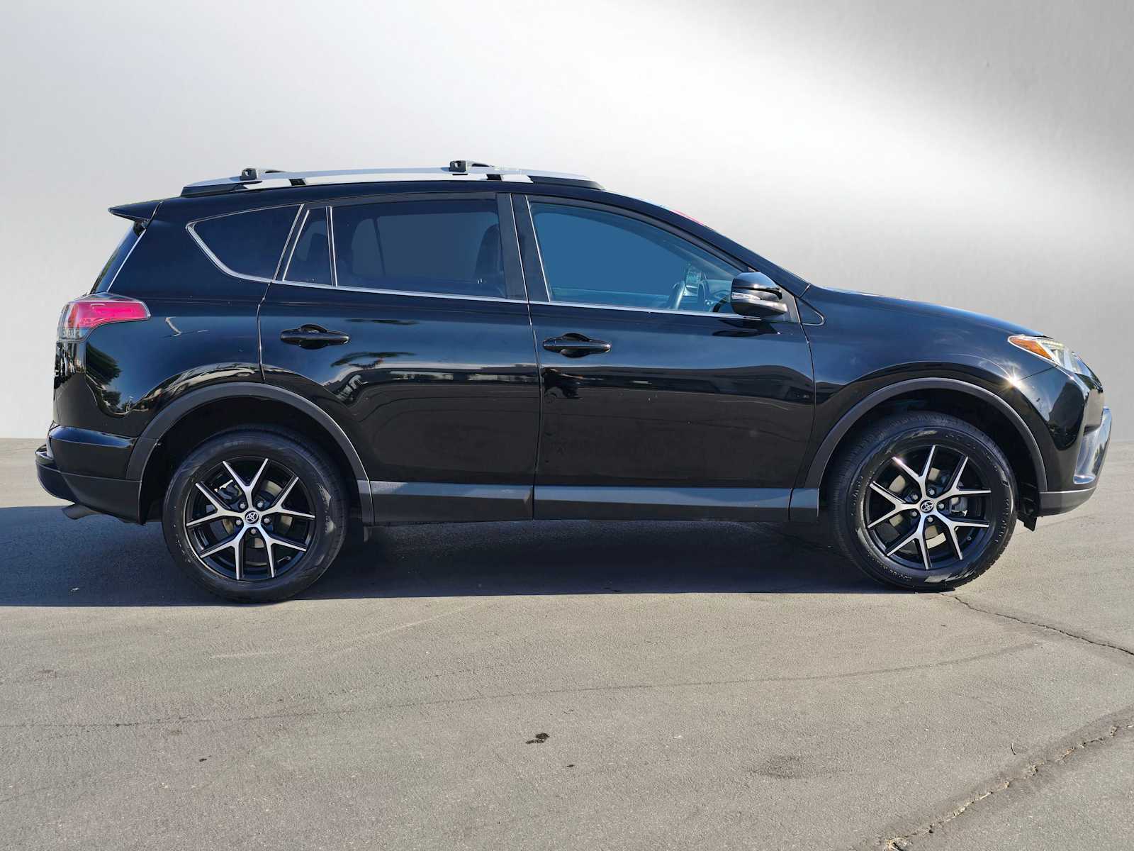 2018 Toyota RAV4 SE 6