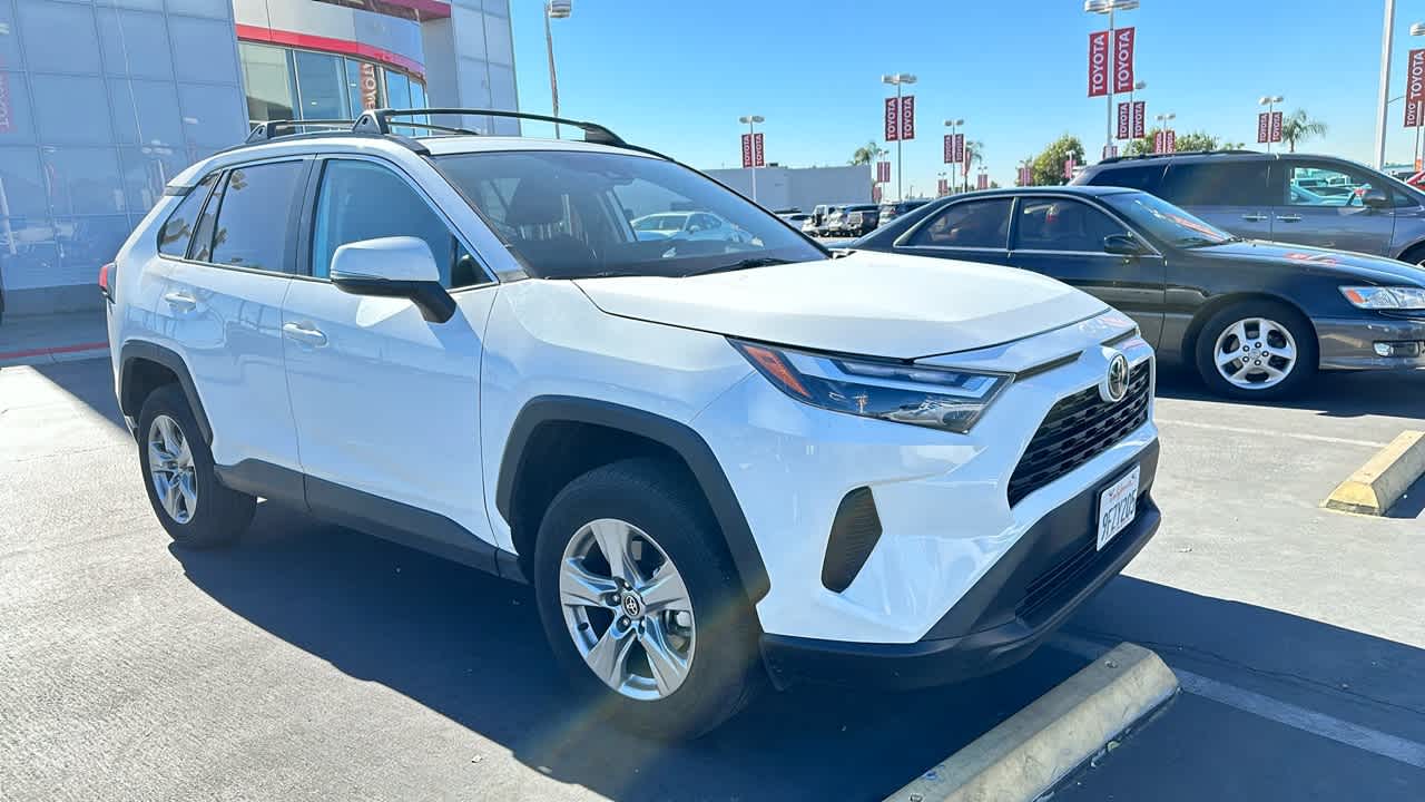 2023 Toyota RAV4 XLE 2