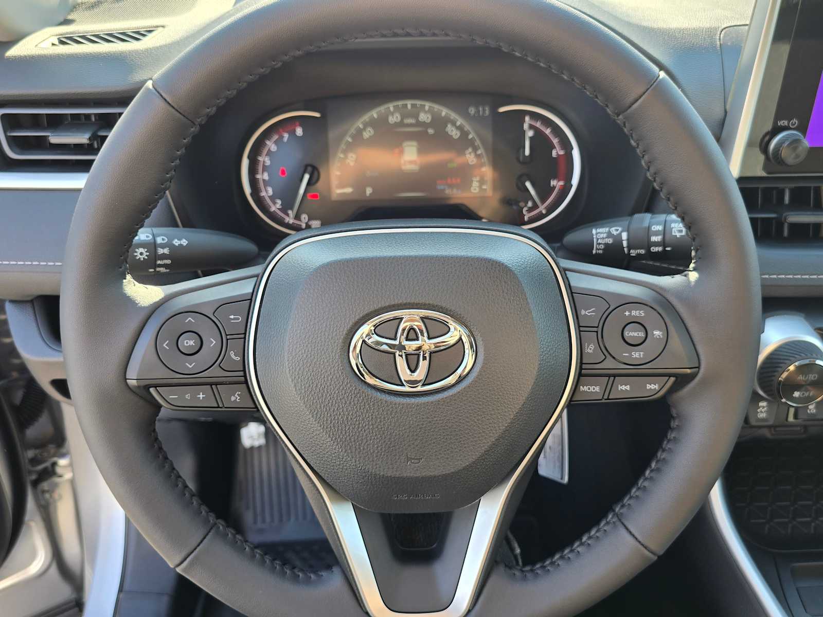 2024 Toyota RAV4 XLE 23