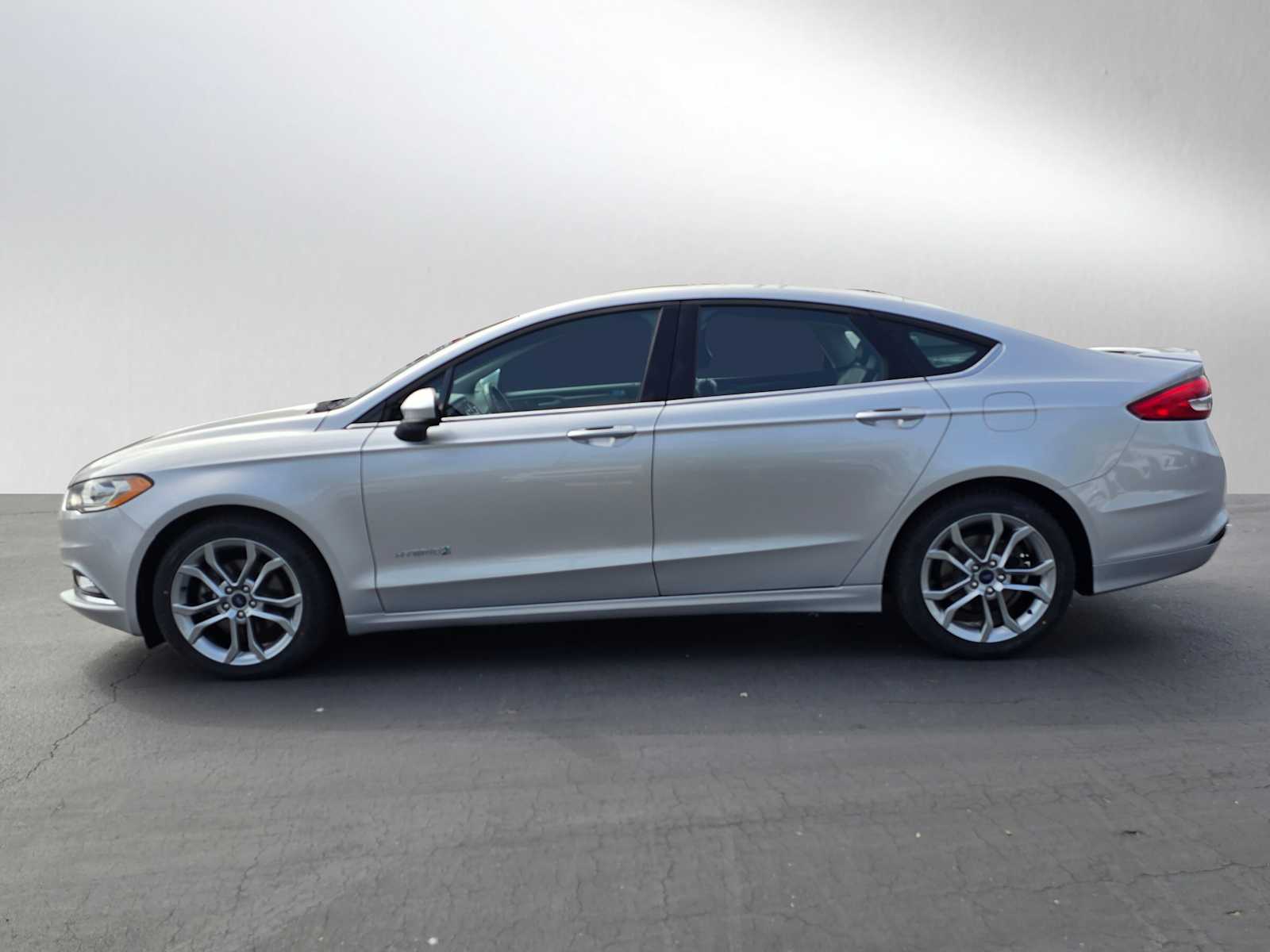 2017 Ford Fusion Hybrid SE 2