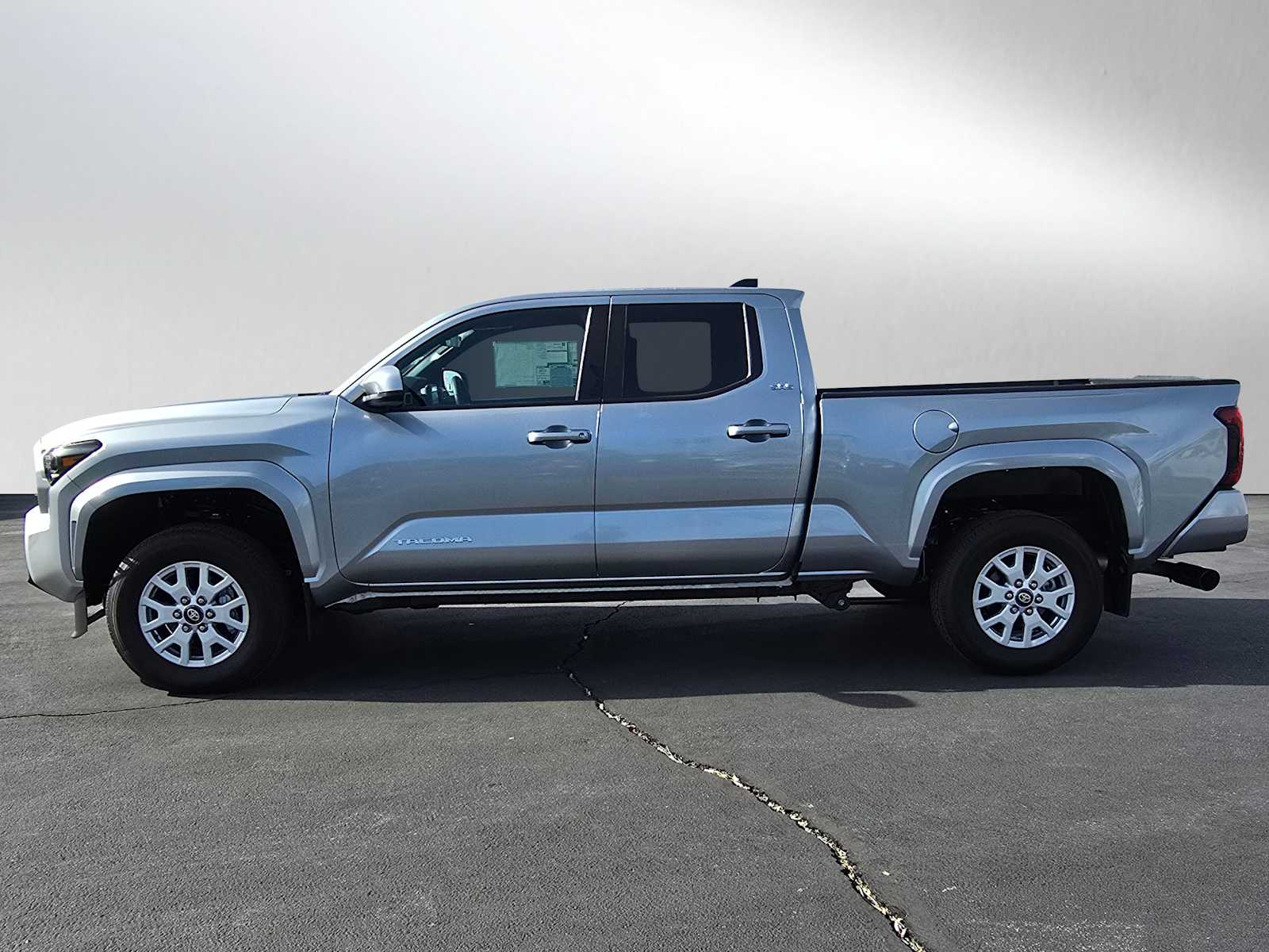 2024 Toyota Tacoma SR5 Double Cab 6 Bed AT 2