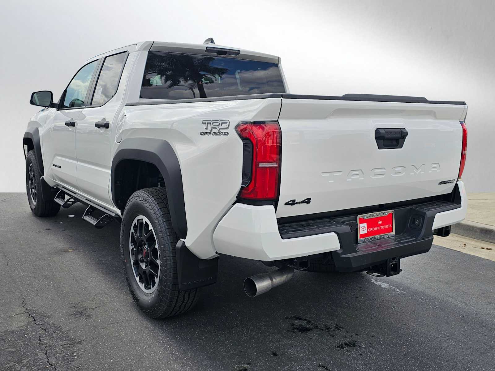 View vehicle photo 5