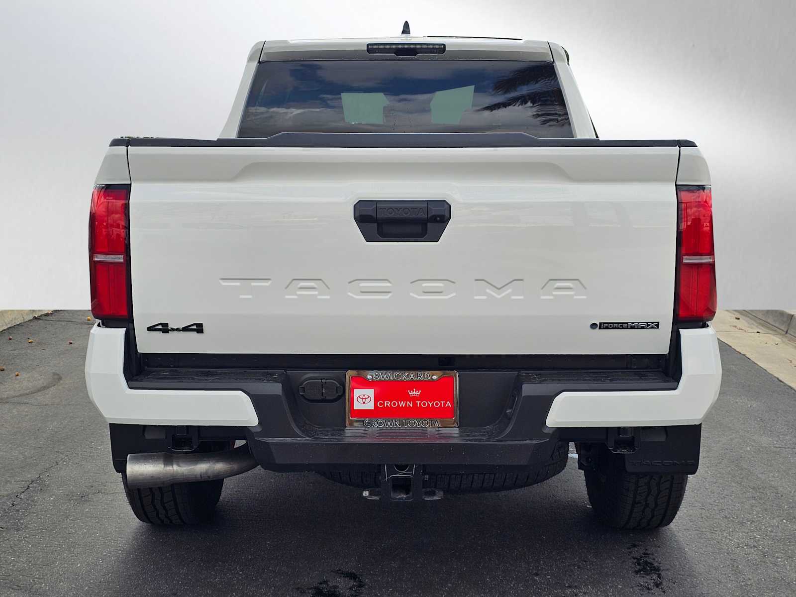 View vehicle photo 4