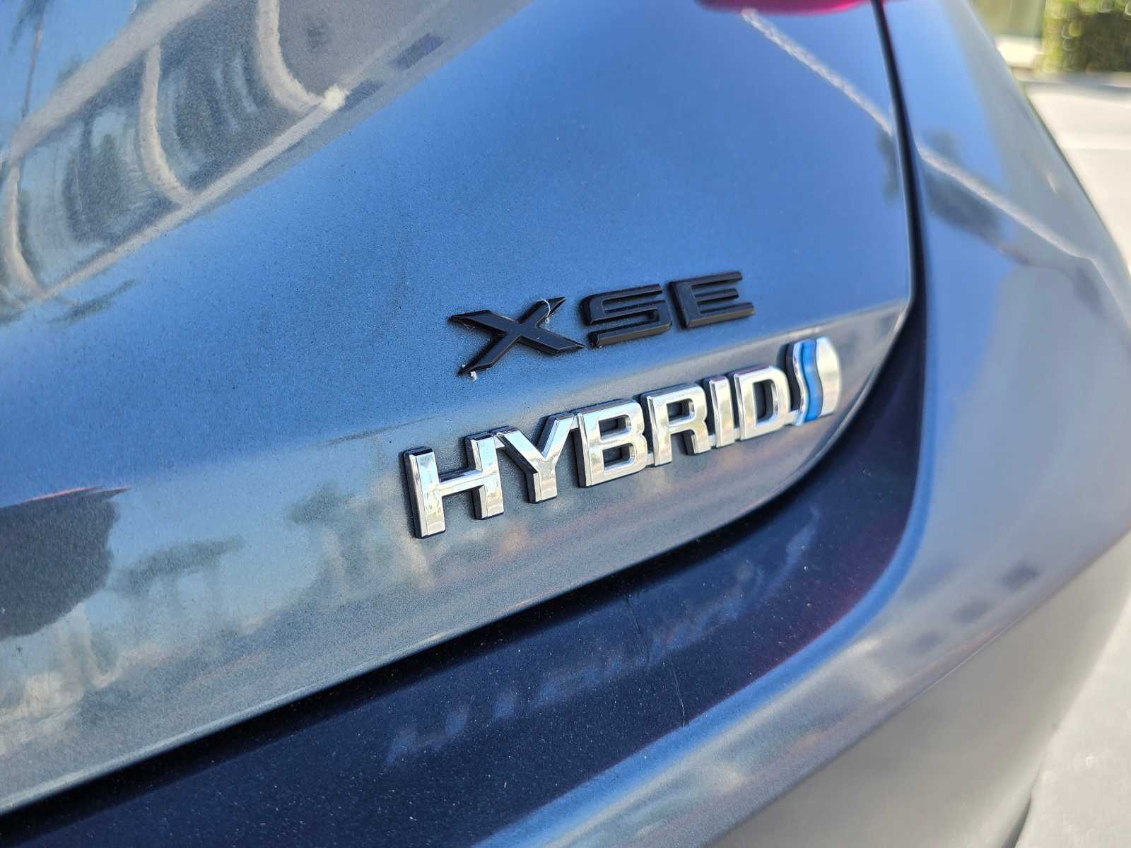 2019 Toyota Avalon Hybrid XSE 13