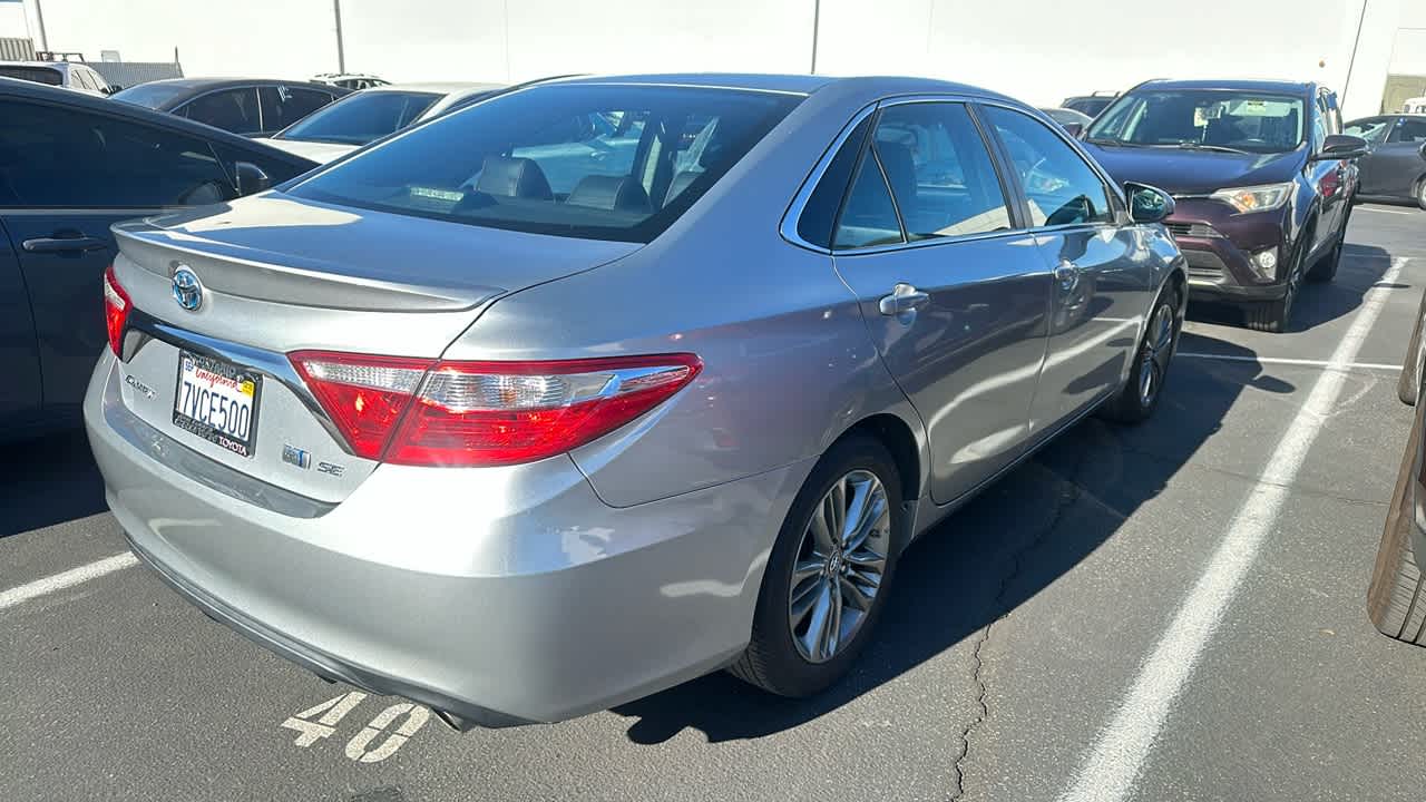 2017 Toyota Camry Hybrid SE 2