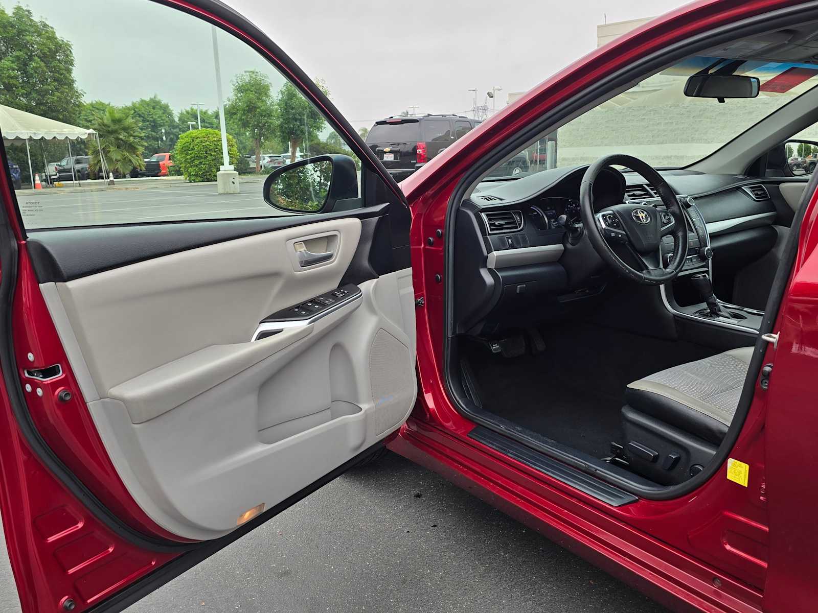 2015 Toyota Camry Hybrid SE 19