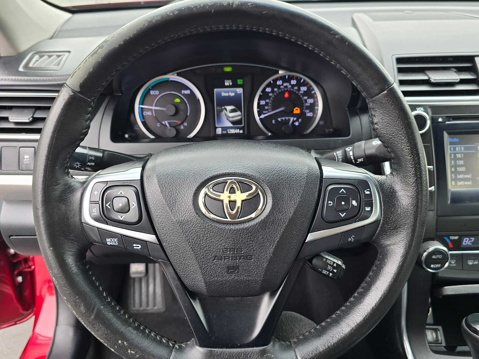 2015 Toyota Camry Hybrid SE 22