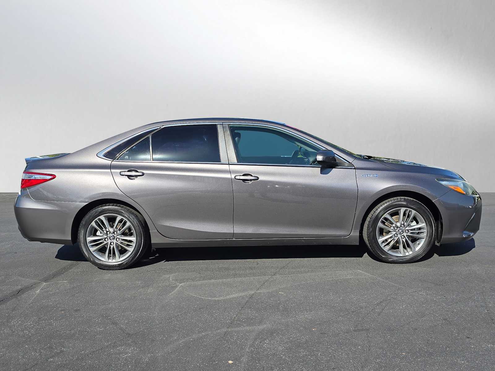 2016 Toyota Camry Hybrid SE 6