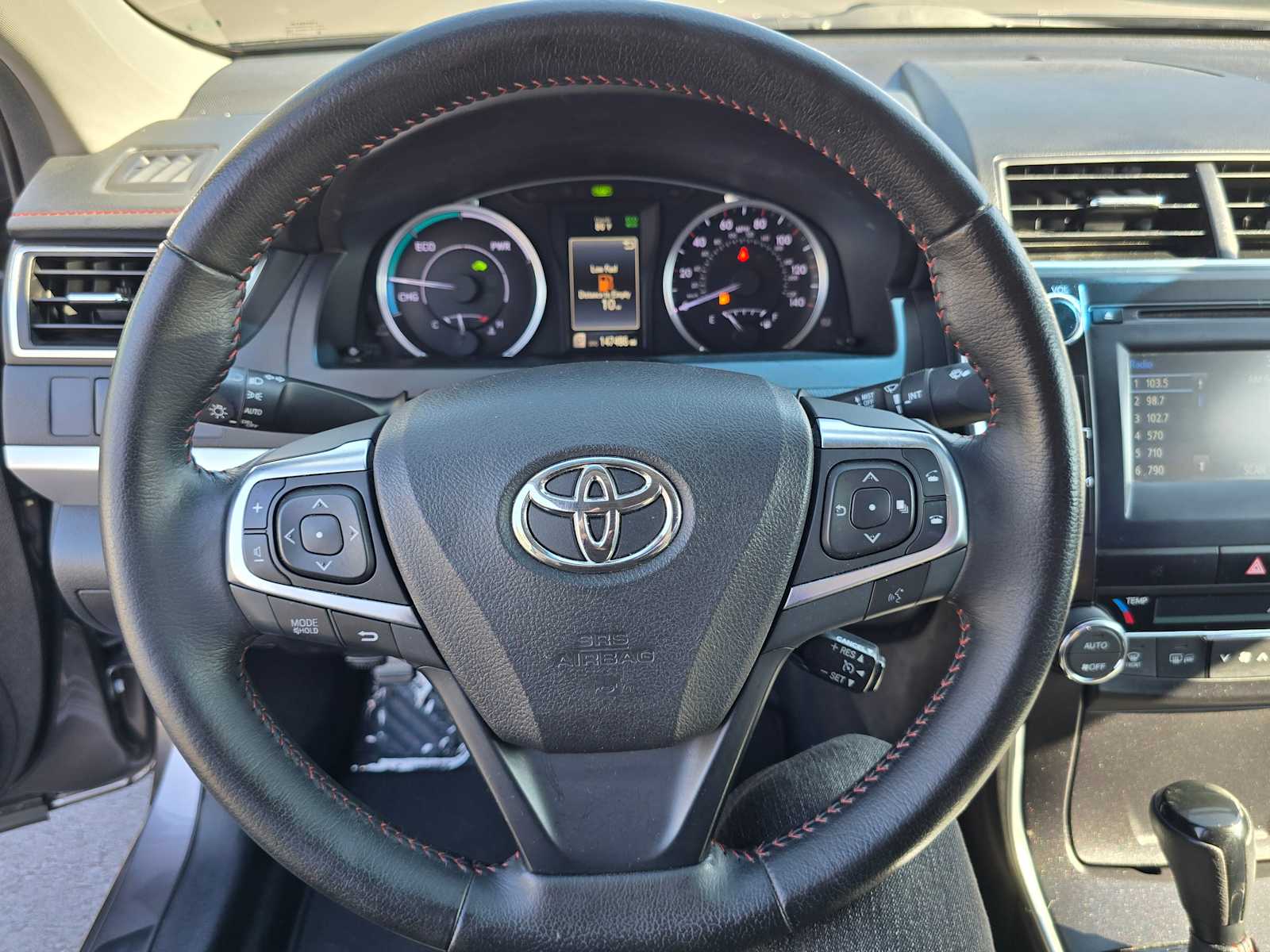 2016 Toyota Camry Hybrid SE 22