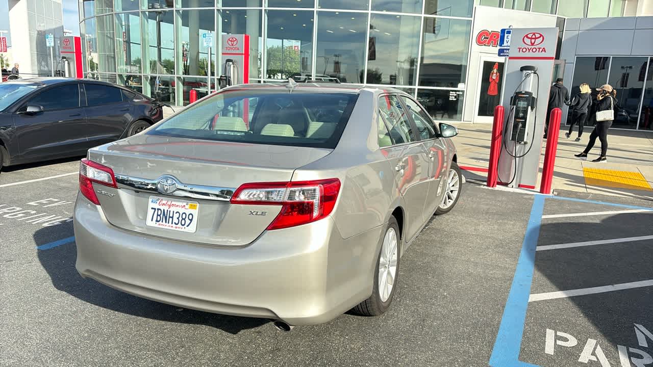 2013 Toyota Camry XLE 2