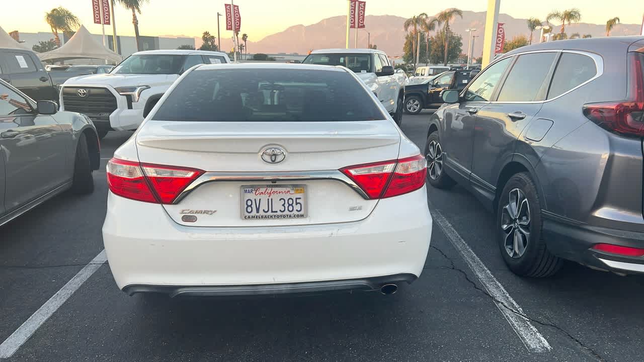 2017 Toyota Camry SE 2