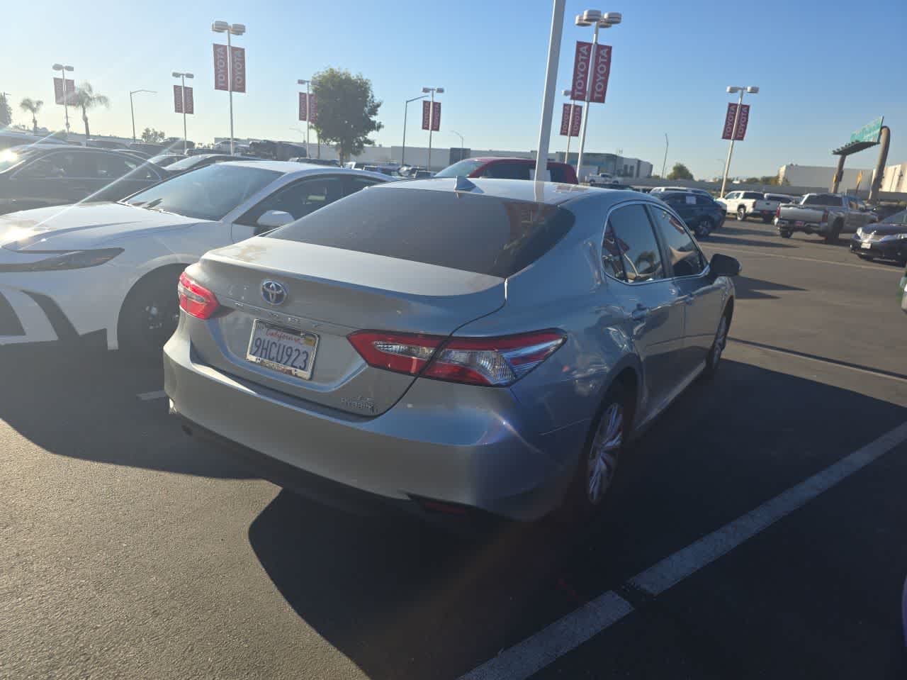 2020 Toyota Camry Hybrid LE 3