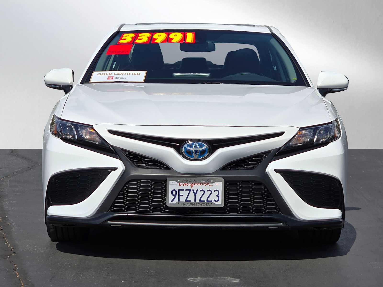 2024 Toyota Camry Hybrid SE 8