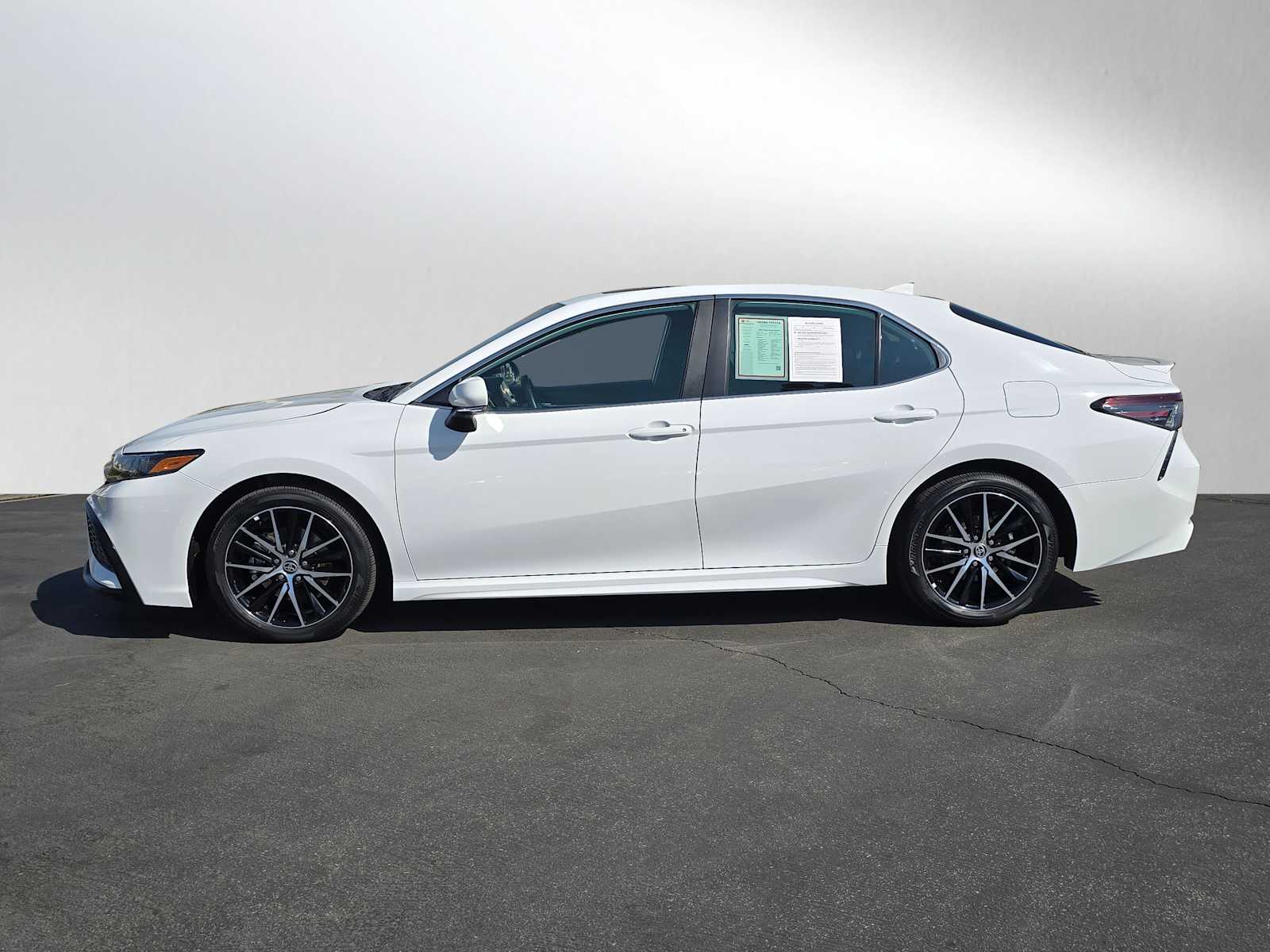 2024 Toyota Camry Hybrid SE 2