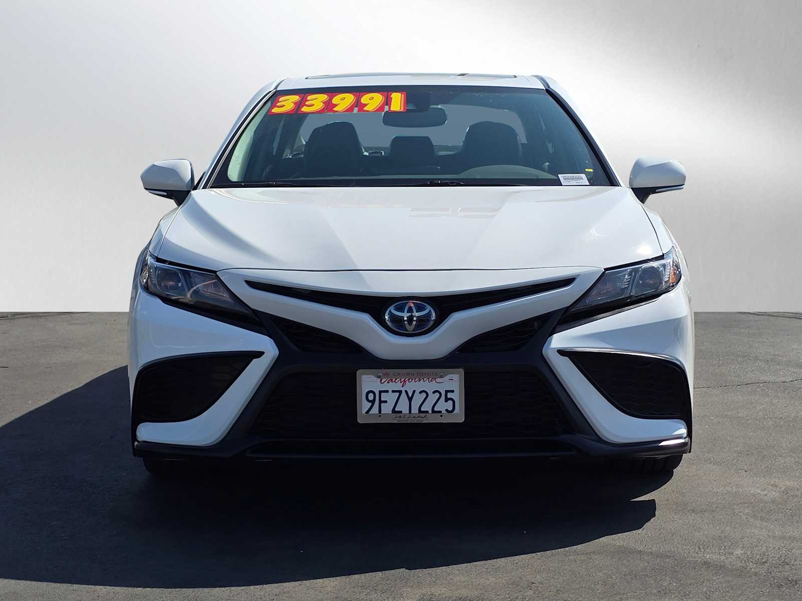 2024 Toyota Camry Hybrid SE 8