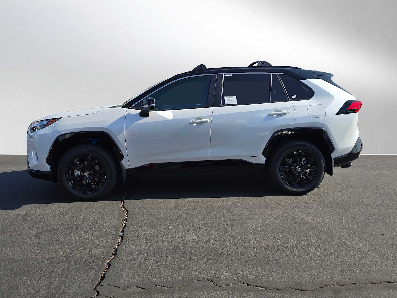 2024 Toyota RAV4 Hybrid XSE 2