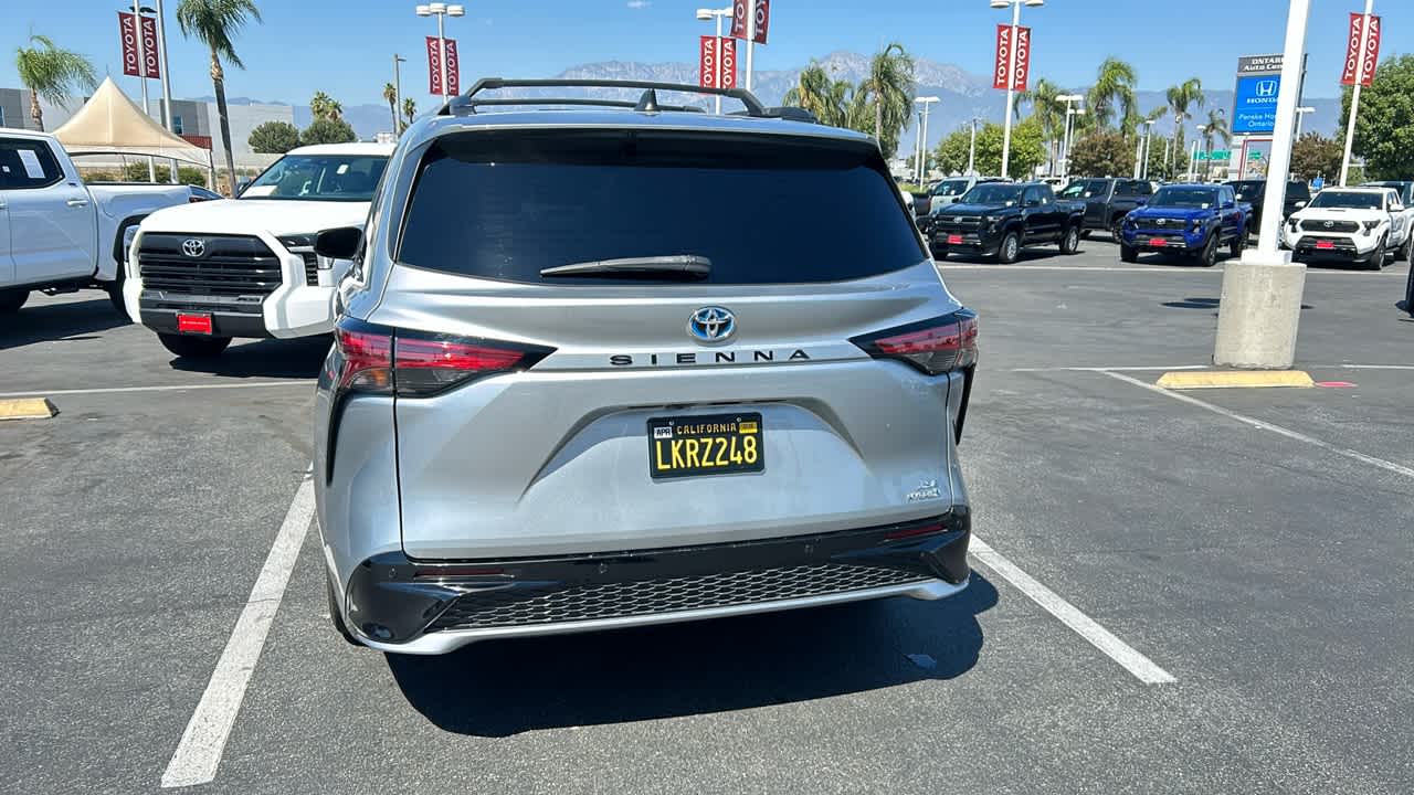 2021 Toyota Sienna XSE 2