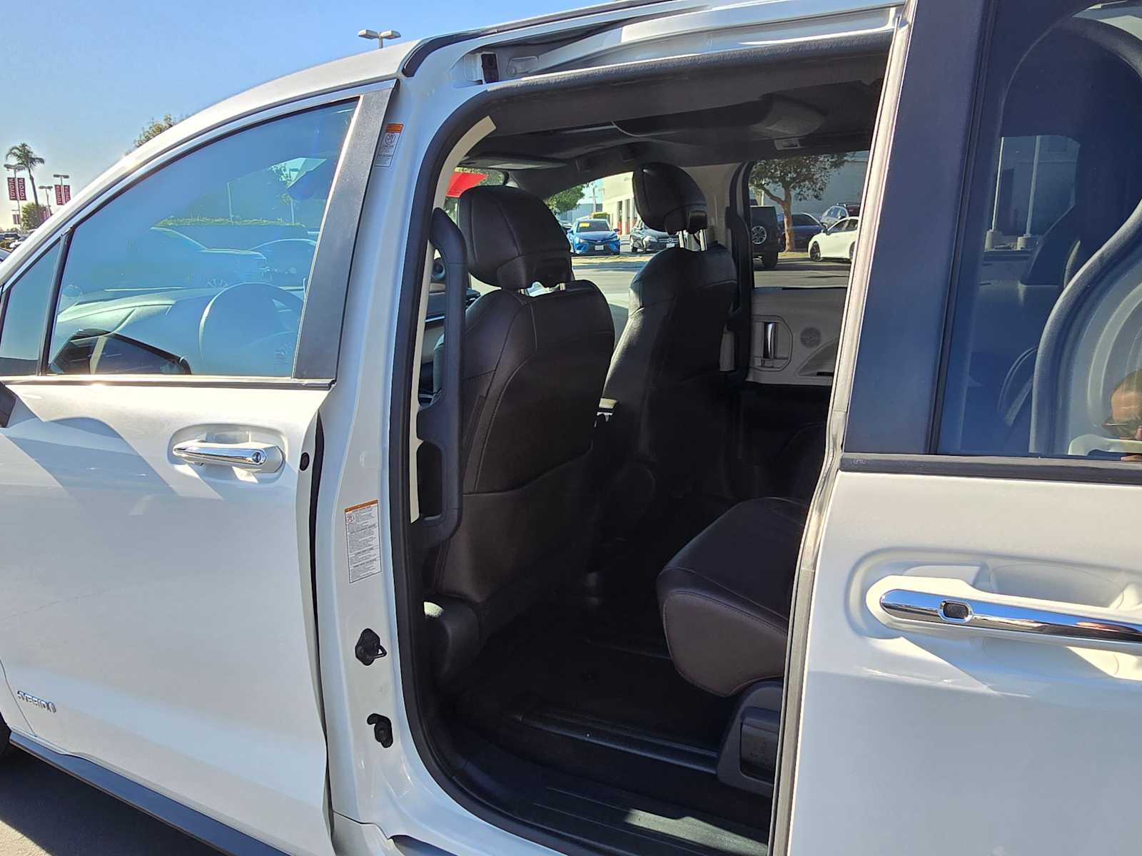 2021 Toyota Sienna Platinum 16