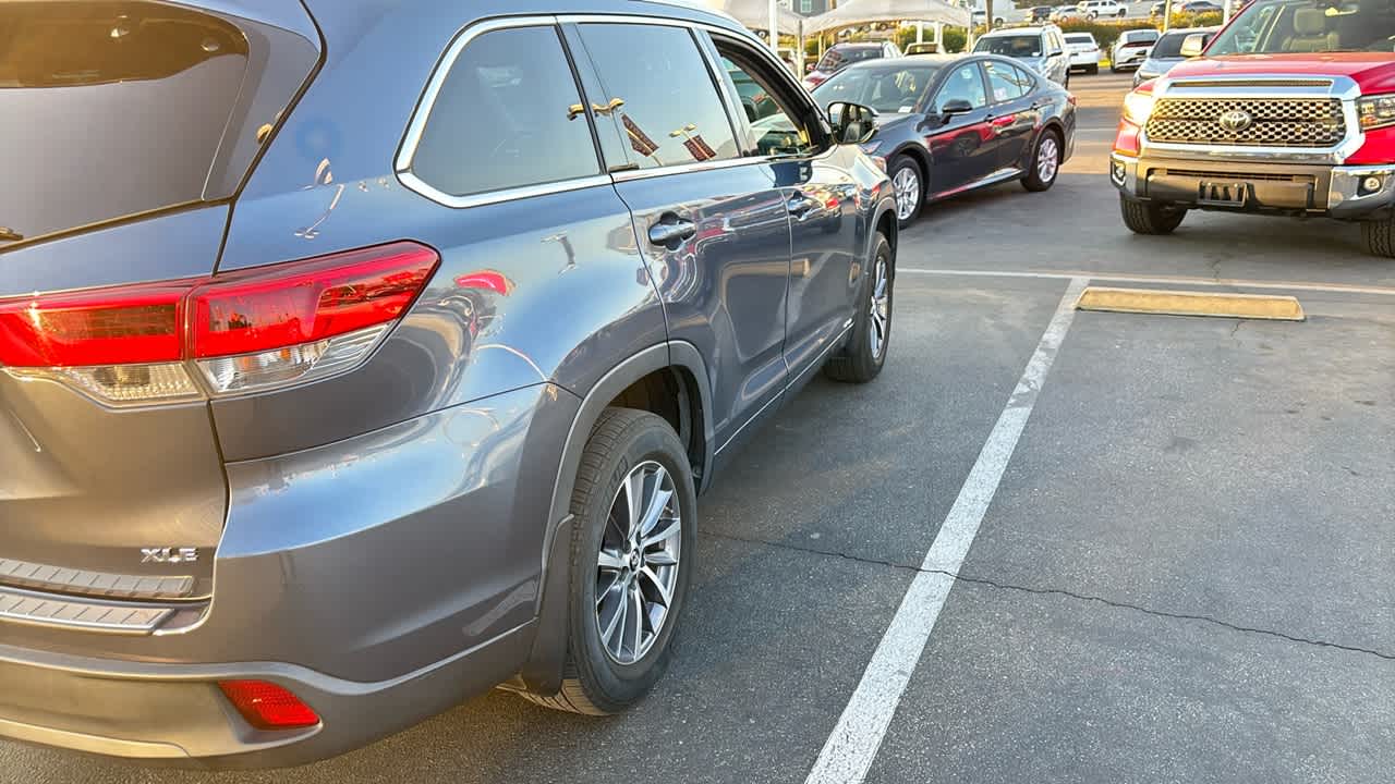 2017 Toyota Highlander Hybrid XLE 3