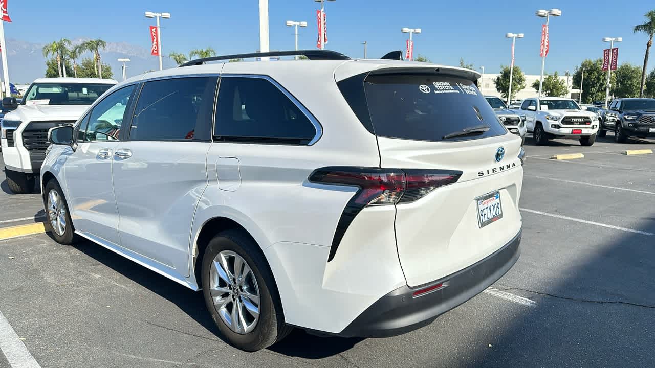 2023 Toyota Sienna XLE 5