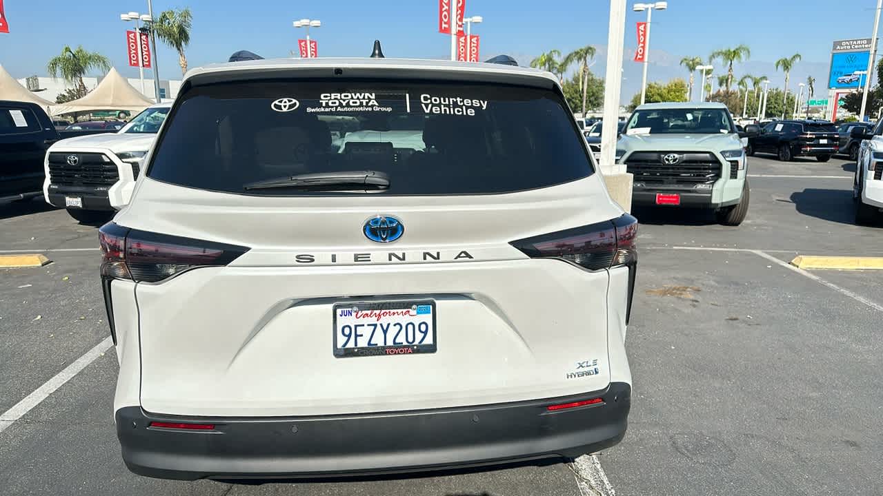 2023 Toyota Sienna XLE 4