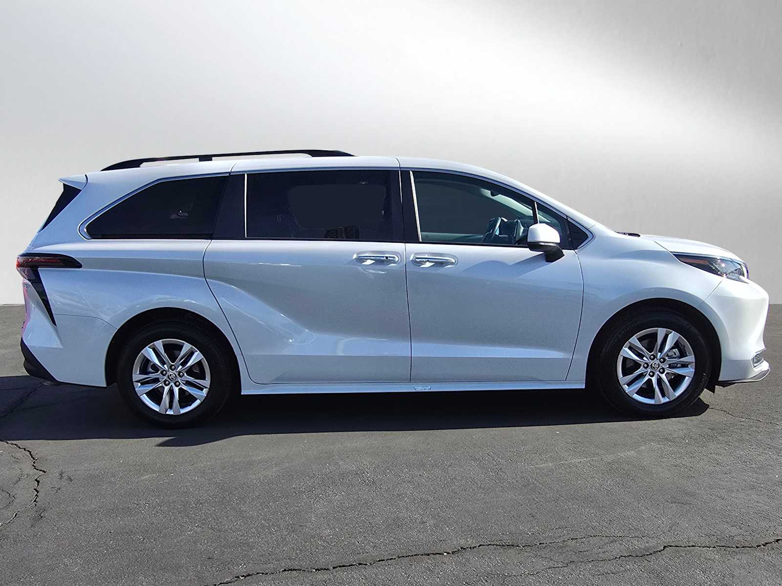 2023 Toyota Sienna XLE 6