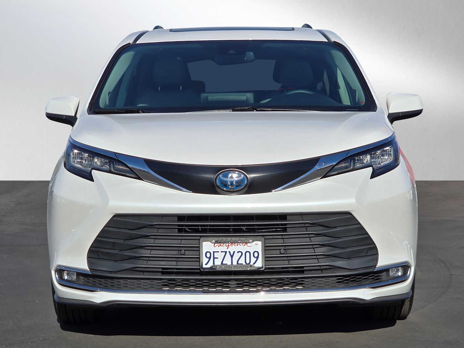 2023 Toyota Sienna XLE 8