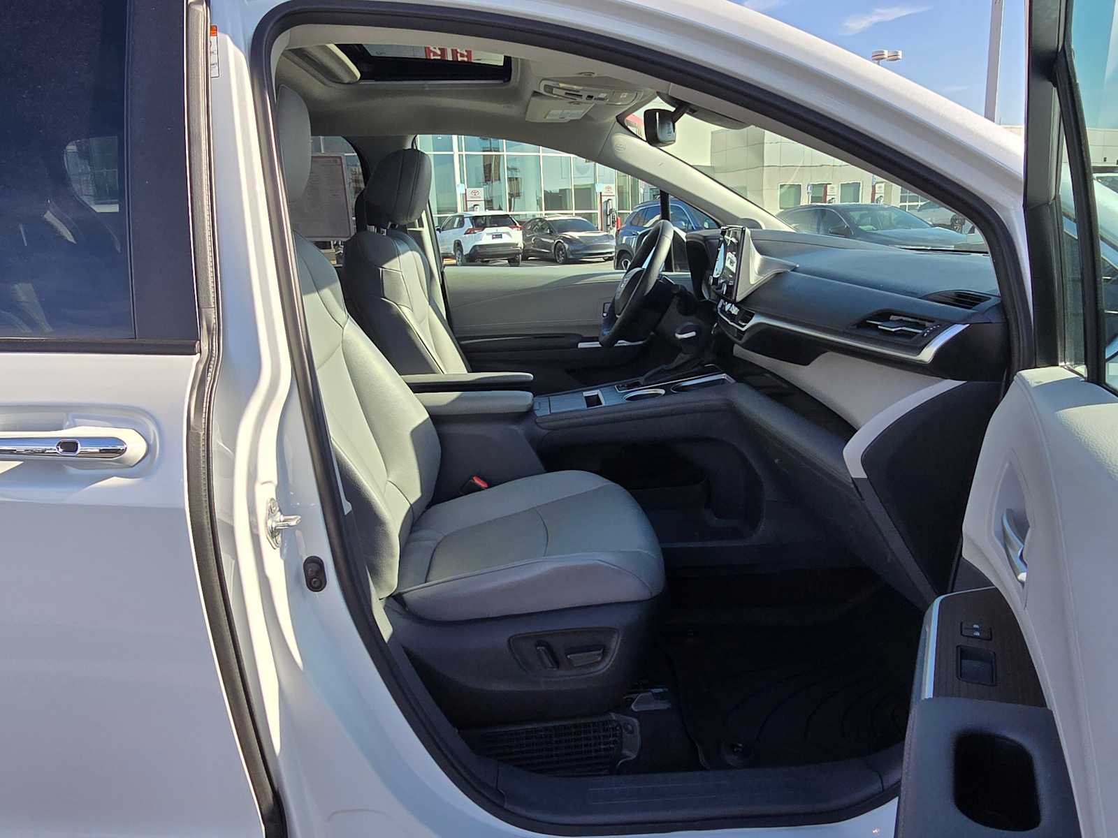 2023 Toyota Sienna XLE 10