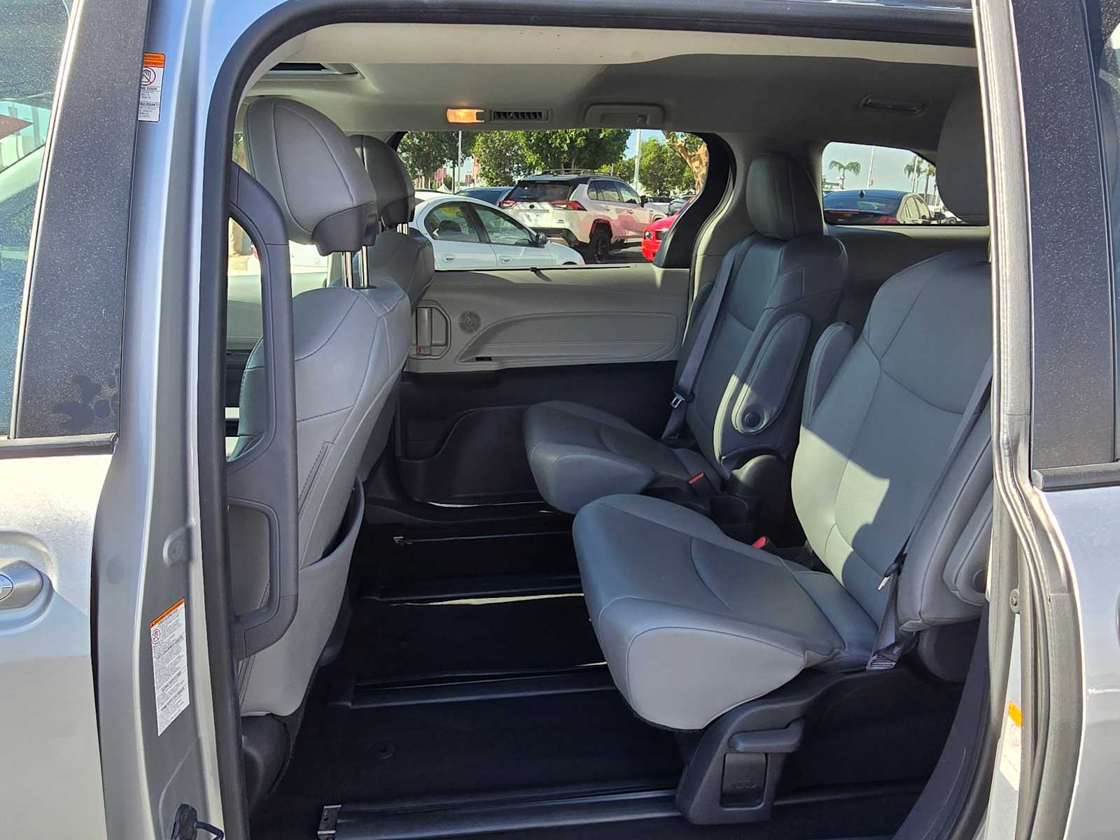 2022 Toyota Sienna XLE 17