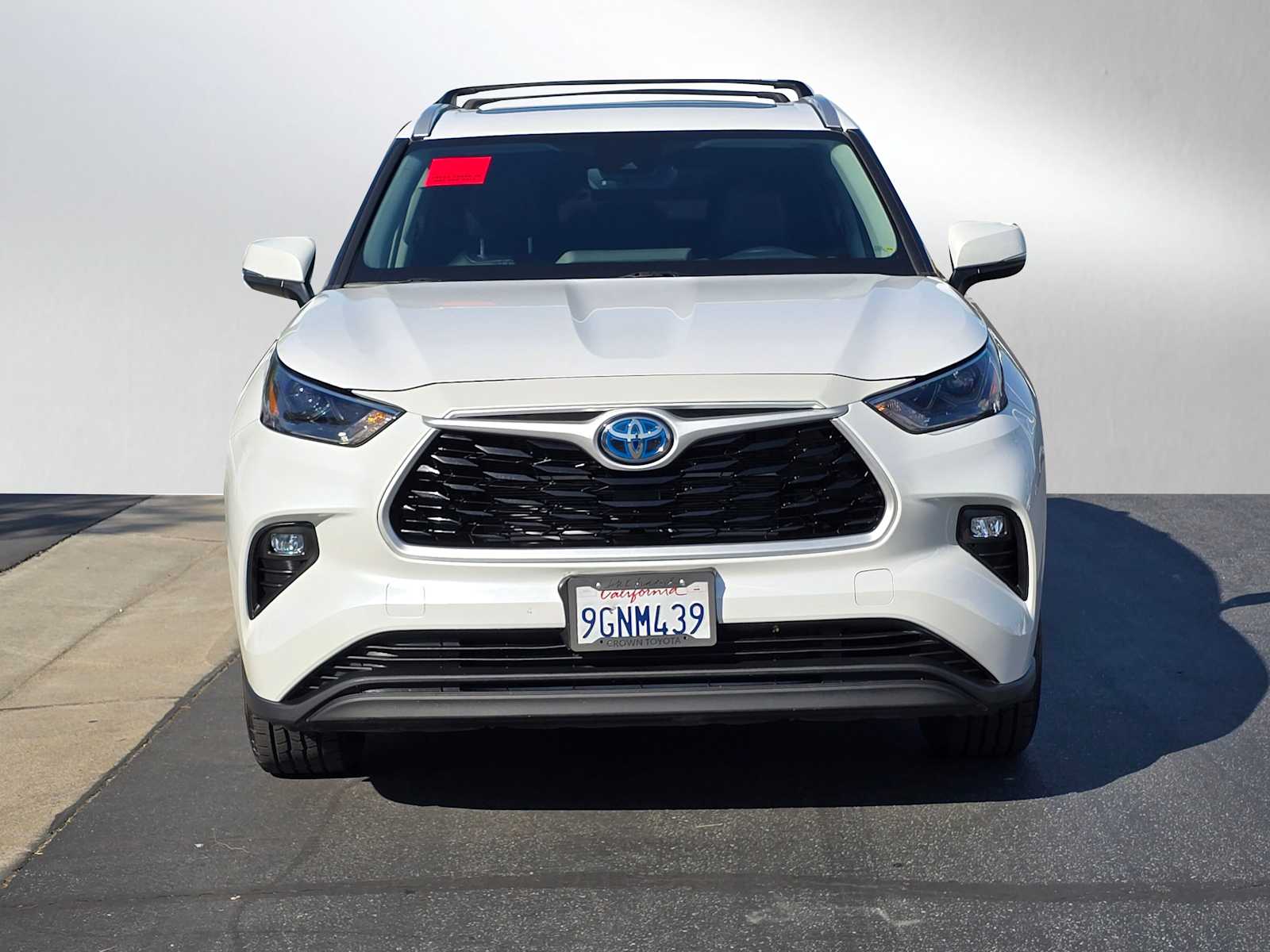 2023 Toyota Highlander Hybrid XLE 8