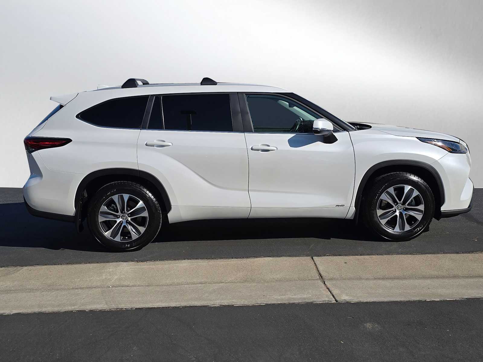 2023 Toyota Highlander Hybrid XLE 6