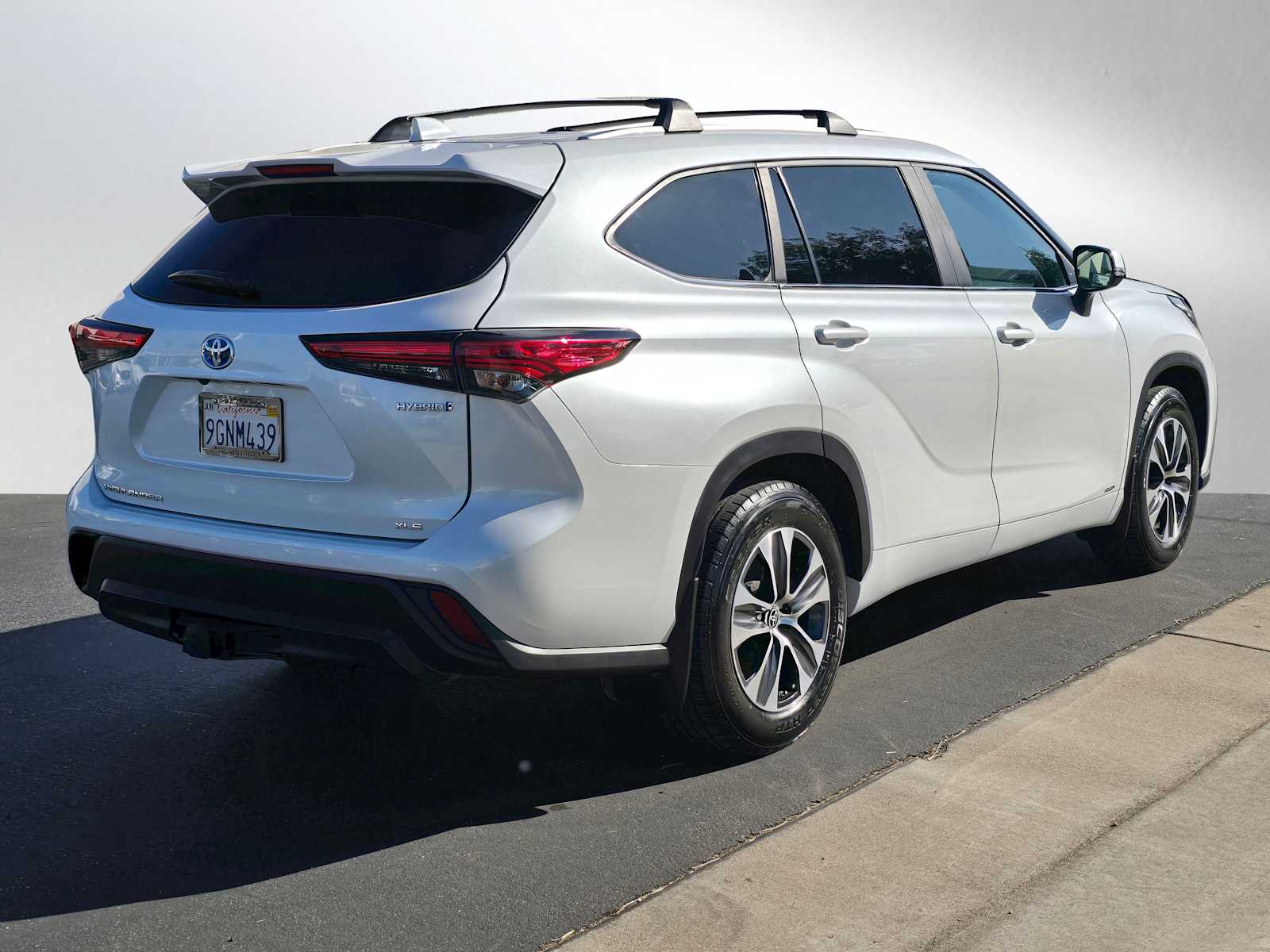 2023 Toyota Highlander Hybrid XLE 5