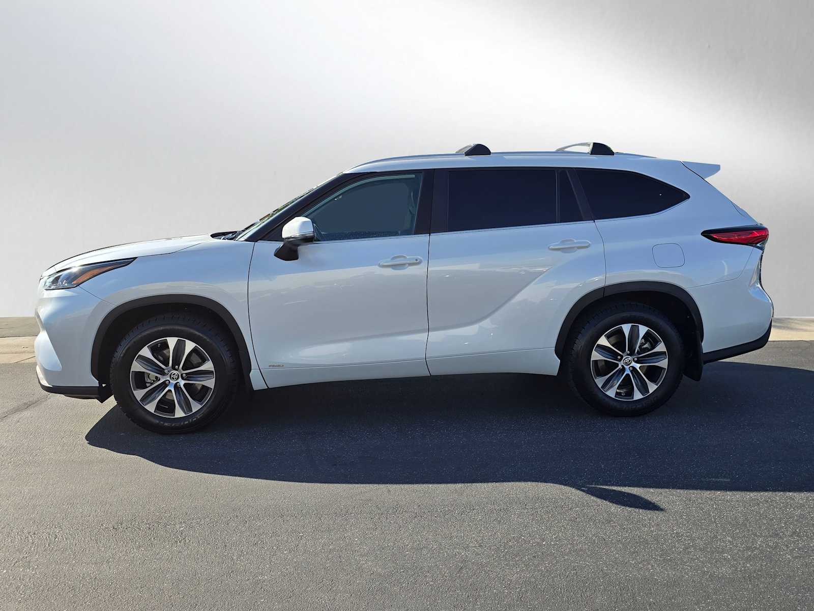 2023 Toyota Highlander Hybrid XLE 2