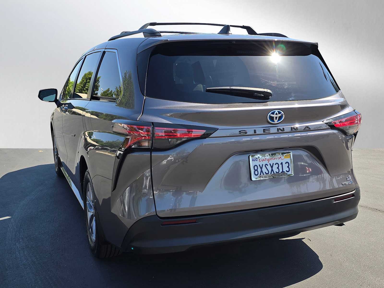 2021 Toyota Sienna LE 3