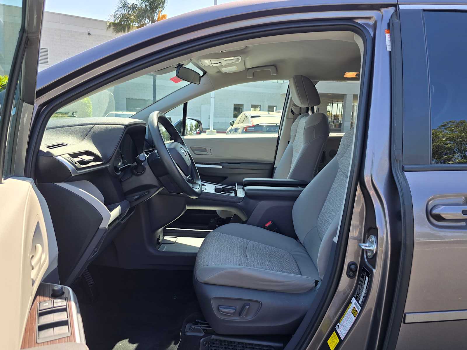 2021 Toyota Sienna LE 20