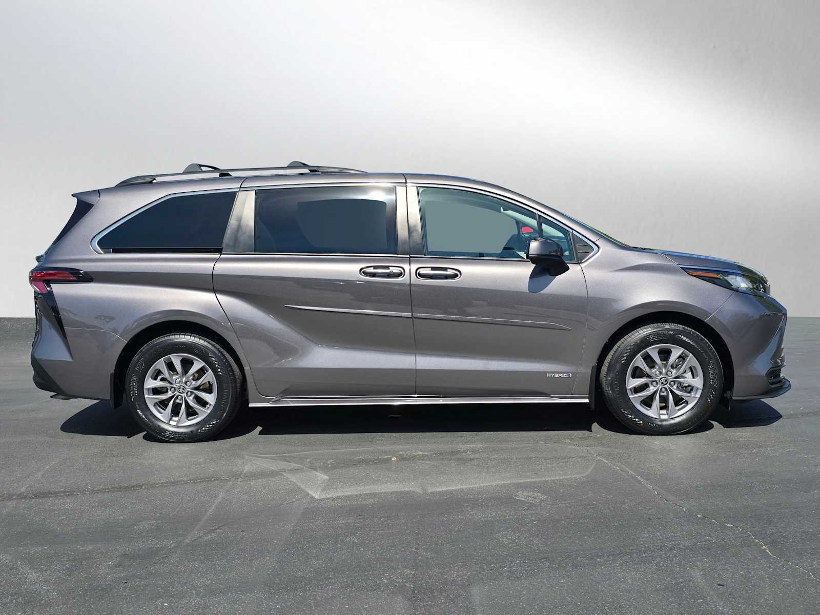 2021 Toyota Sienna LE 6