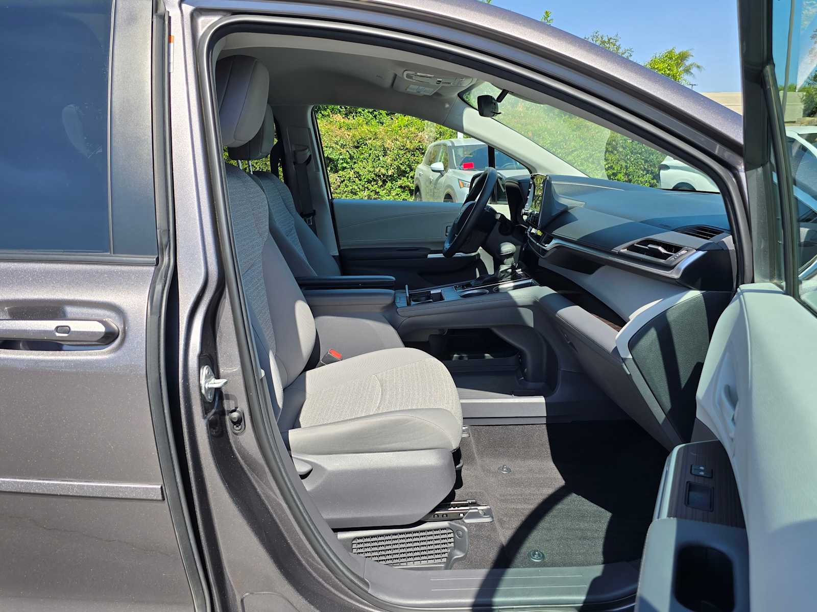 2021 Toyota Sienna LE 10