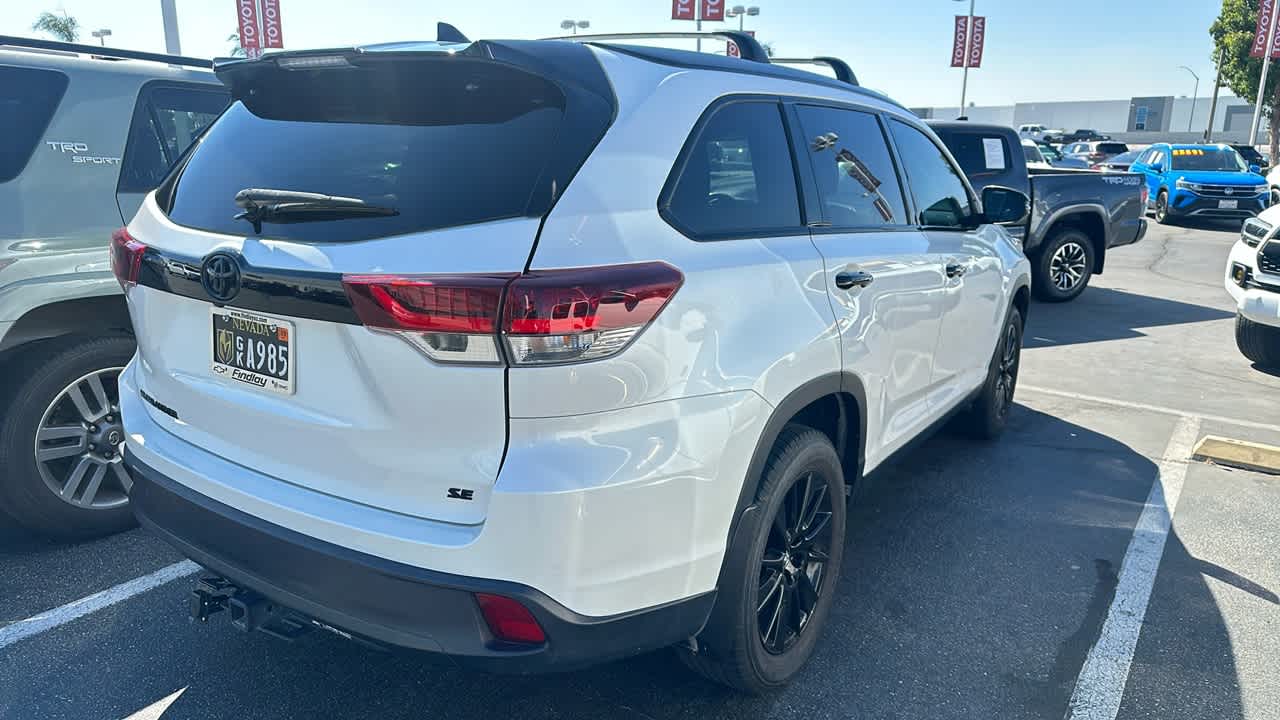 2019 Toyota Highlander SE 2