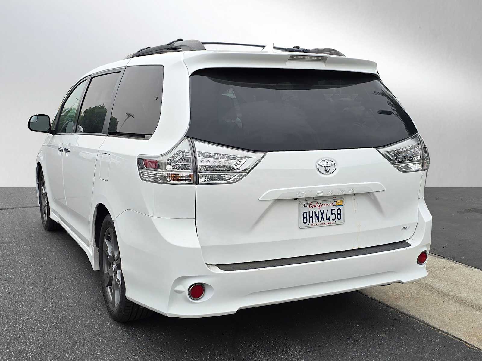 2019 Toyota Sienna SE 3