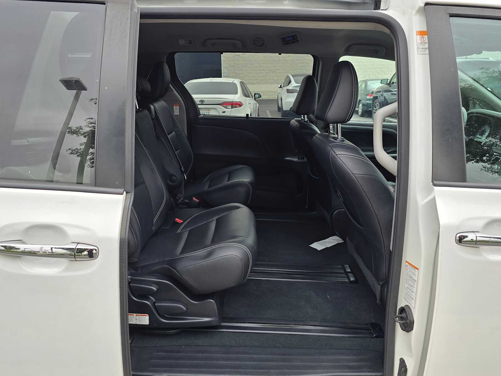 2019 Toyota Sienna SE 12