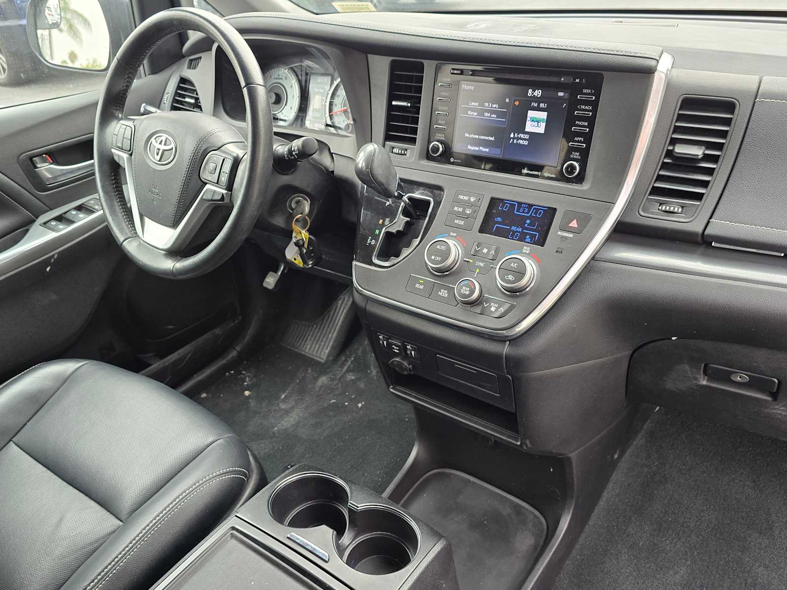 2019 Toyota Sienna SE 11