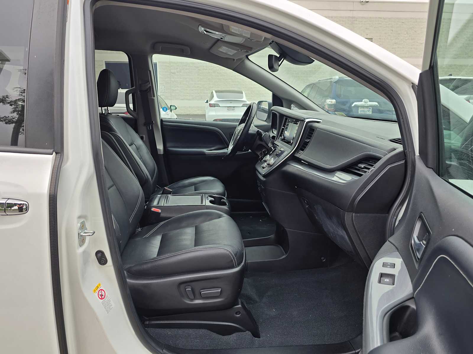 2019 Toyota Sienna SE 10