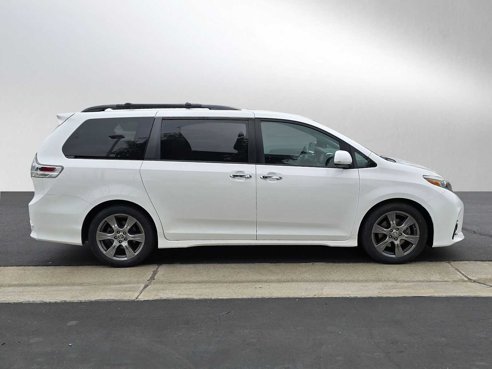 2019 Toyota Sienna SE 6